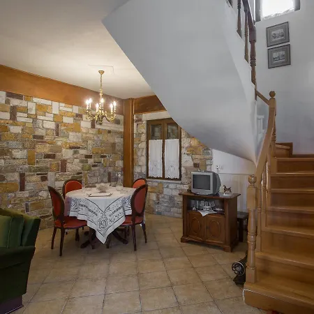 Alexander Is An Autonomous, Stone-built, With Fabulous Views Kambos (Messinia)